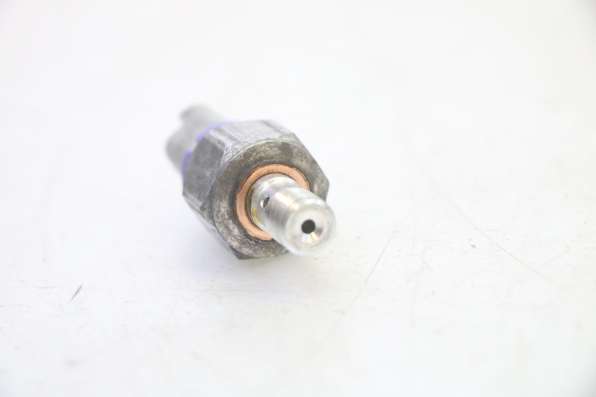 photo de OLIEDRUKSENSOR REMMEN PIAGGIO MP3 500 (2011 - 2015) - Technische close-up