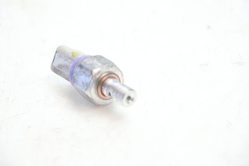 photo de OLIEDRUKSENSOR REMMEN PIAGGIO MP3 500 (2016 - 2018) - Technische close-up