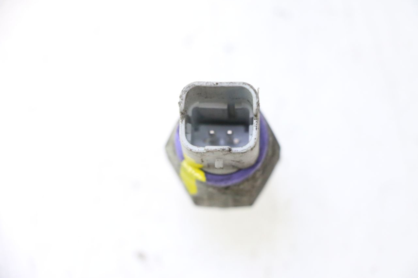 photo de OLIEDRUKSENSOR REMMEN PIAGGIO MP3 500 (2011 - 2015) - Detail van het onderdeel