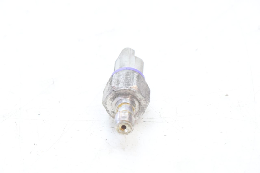 photo de OLIEDRUKSENSOR REMMEN PIAGGIO MP3 500 (2016 - 2018) - Technische close-up