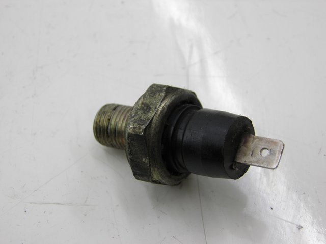 photo de OLIEDRUKSENSOR PIAGGIO XEVO - X EVO 125 (2010 - 2015) - Detail van het onderdeel