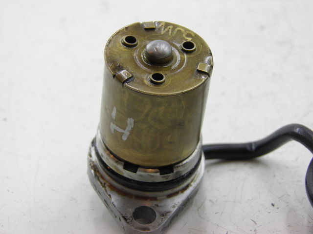 photo de OLIEDRUKSENSOR YAMAHA FJR 1300 (2004 - 2005) - Technische close-up