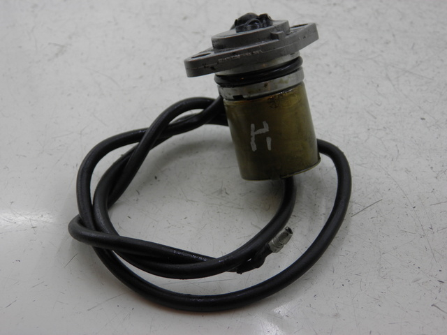 photo de OLIEDRUKSENSOR YAMAHA FJR 1300 (2004 - 2005) - Bevestigingspunten