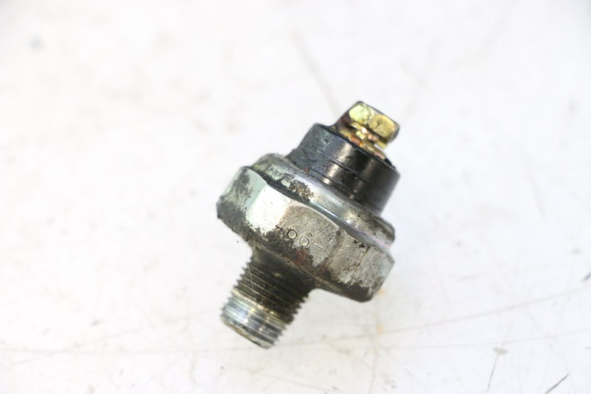 photo de OLIEDRUKSENSOR KAWASAKI ZZR 600 (1995 - 2004) - Detail van het onderdeel