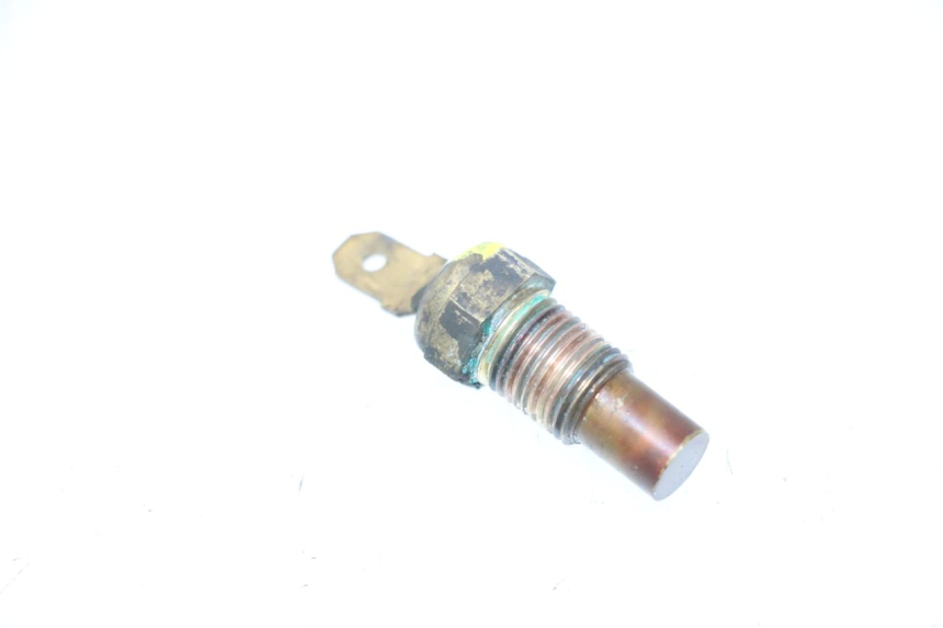 photo de WATERTEMPERATUURSENSOR SUZUKI BURGMAN 125 (2007 - 2014) - Zoom op gebruiksstaat