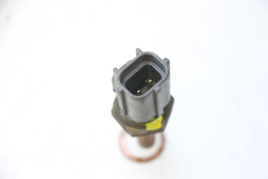 photo de WATERTEMPERATUURSENSOR SUZUKI BURGMAN 125 (2007 - 2014) - Zoom op gebruiksstaat