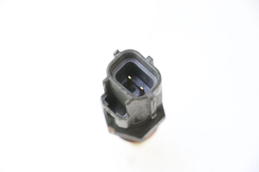 photo de WATERTEMPERATUURSENSOR SUZUKI BURGMAN 125 (2007 - 2014) - Zoom op gebruiksstaat
