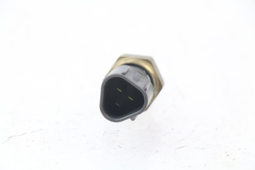 photo de WATERTEMPERATUURSENSOR HONDA CBR RR FIREBLADE 1000 (2006 - 2007) - Zoom op gebruiksstaat