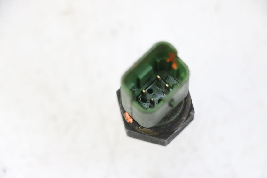 photo de WATERTEMPERATUURSENSOR PIAGGIO MP3 RL 250 (2006 - 2010) - Zoom op gebruiksstaat