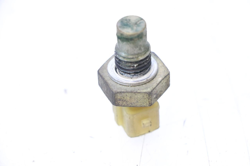 photo de WATERTEMPERATUURSENSOR PEUGEOT SATELIS COMPRESSOR K15 125 (2006 - 2009) - Detail van het onderdeel