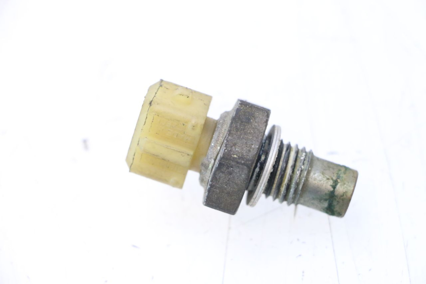 photo de WATERTEMPERATUURSENSOR PEUGEOT SATELIS COMPRESSOR K15 125 (2006 - 2009) - Zoom op gebruiksstaat