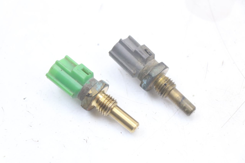 photo de WATERTEMPERATUURSENSOR YAMAHA TDM ABS 900 (2002 - 2014) - Detail van het onderdeel