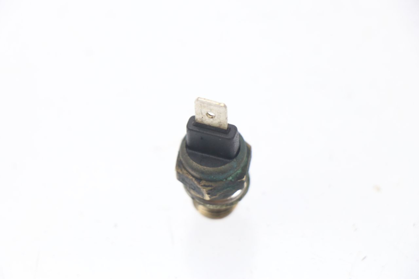 photo de WATERTEMPERATUURSENSOR PIAGGIO X9 EVOLUTION 250 (2003 - 2007) - Detail van het onderdeel