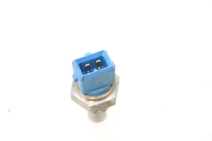 photo de WATERTEMPERATUURSENSOR PIAGGIO ZIP 4T 50 (2018 - 2020) - Zoom op gebruiksstaat