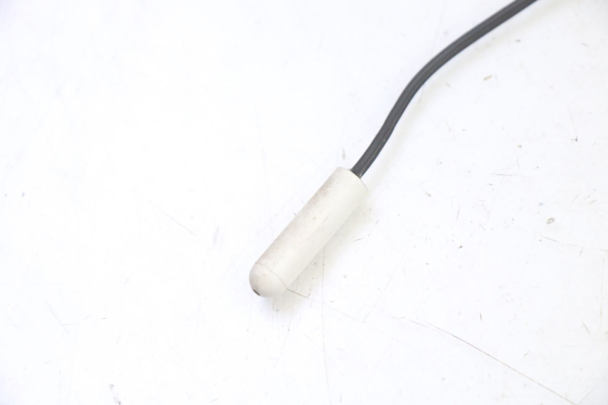 photo de BUITENTEMPERATUURSENSOR PEUGEOT SATELIS 250 (2006 - 2012) - Zoom op gebruiksstaat