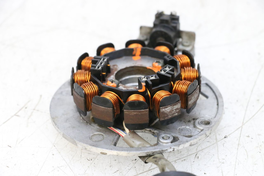 photo de STATOR MBK BOOSTER SPIRIT NAKED 50 (2004 - 2017) - Bevestigingspunten