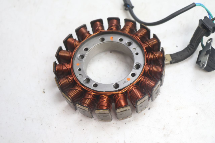 photo de STATOR SUZUKI BURGMAN EXECUTIVE ABS 650 (2006 - 2012) - Detail van het onderdeel