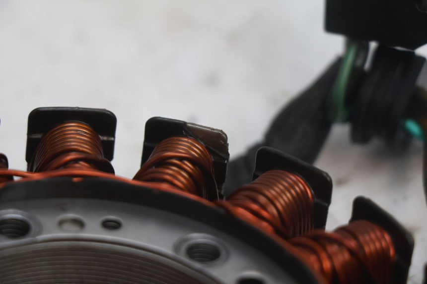 photo de STATOR SUZUKI BURGMAN EXECUTIVE ABS 650 (2006 - 2012) - Markeringen en referenties