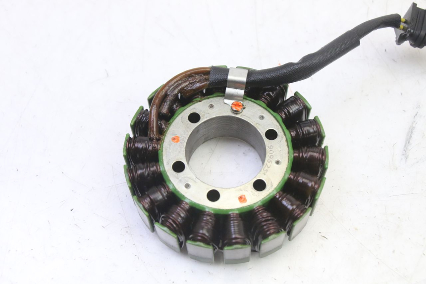 photo de STATOR HONDA CBR RR FIREBLADE 900 (1992 - 1994) - Detail van het onderdeel