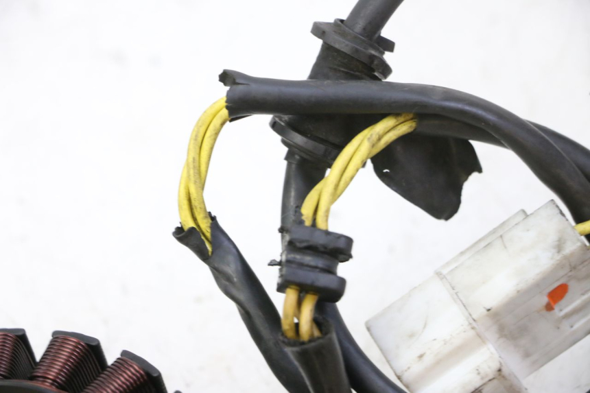 photo de STATOR HONDA FES S-WING SWING ABS 125 (2007 - 2015) - Detail van het onderdeel