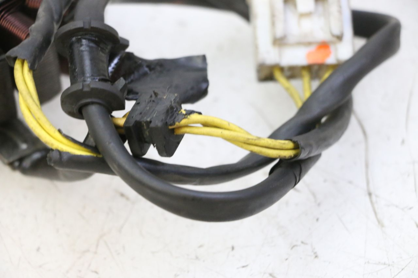 photo de STATOR HONDA FES S-WING SWING ABS 125 (2007 - 2015) - Zoom op gebruiksstaat