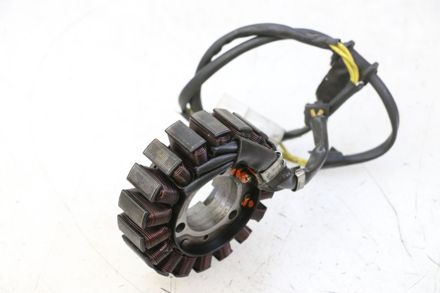 photo de STATOR HONDA FES S-WING SWING ABS 125 (2007 - 2015) - Bevestigingspunten
