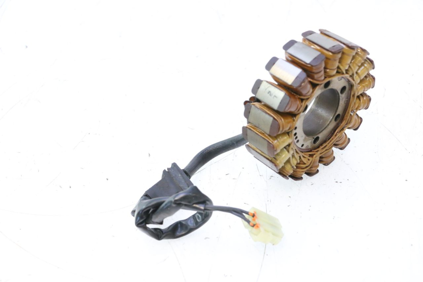 photo de STATOR SUZUKI GSR 600 (2005 - 2012) - Detail van het onderdeel
