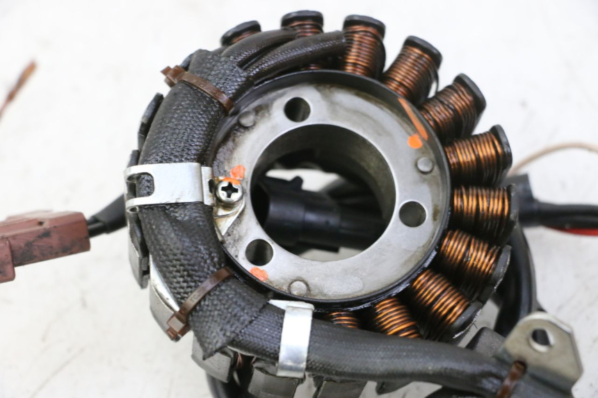 photo de STATOR PIAGGIO MP3 RL 250 (2006 - 2010) - Bevestigingspunten