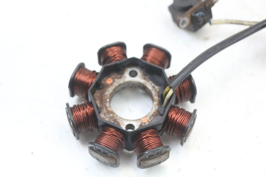 photo de STATOR PEUGEOT DJANGO 125 (2014 - 2017) - Detail van het onderdeel