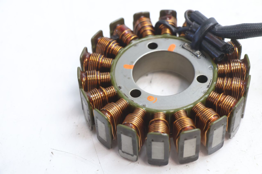 photo de STATOR SUZUKI SV S 650 (1999 - 2002) - Detail van het onderdeel
