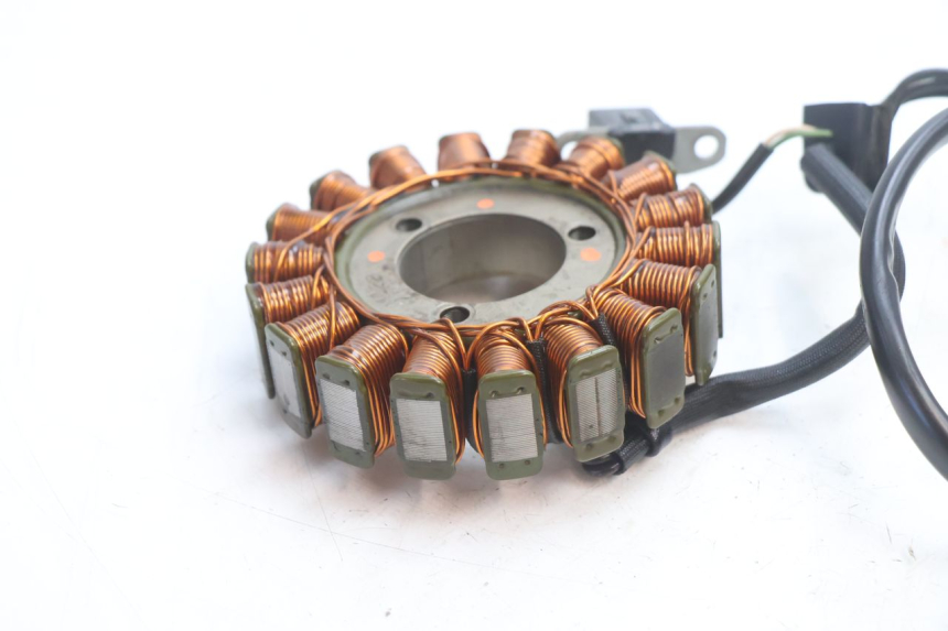 photo de STATOR SUZUKI SV S 650 (2003 - 2009) - Detail van het onderdeel