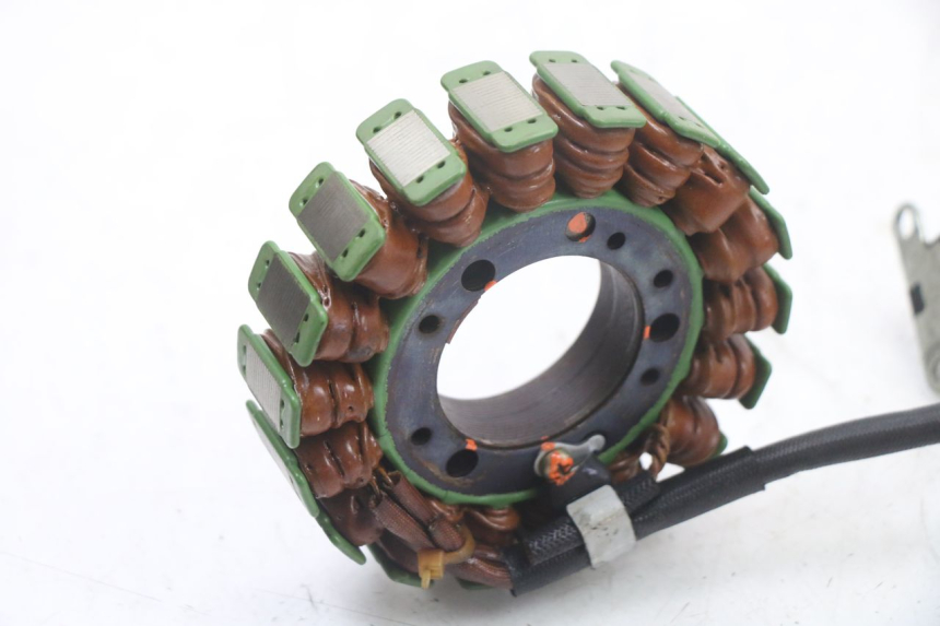 photo de STATOR YAMAHA FZS FAZER 600 (2001 - 2003) - Bevestigingspunten