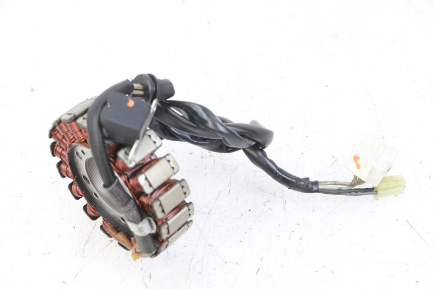 photo de STATOR YAMAHA FZS FAZER 600 (2001 - 2003) - Detail van het onderdeel