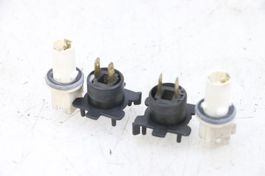 photo de LAMPHOUDER SUZUKI BURGMAN 125 (2007 - 2014) - Detail van het onderdeel