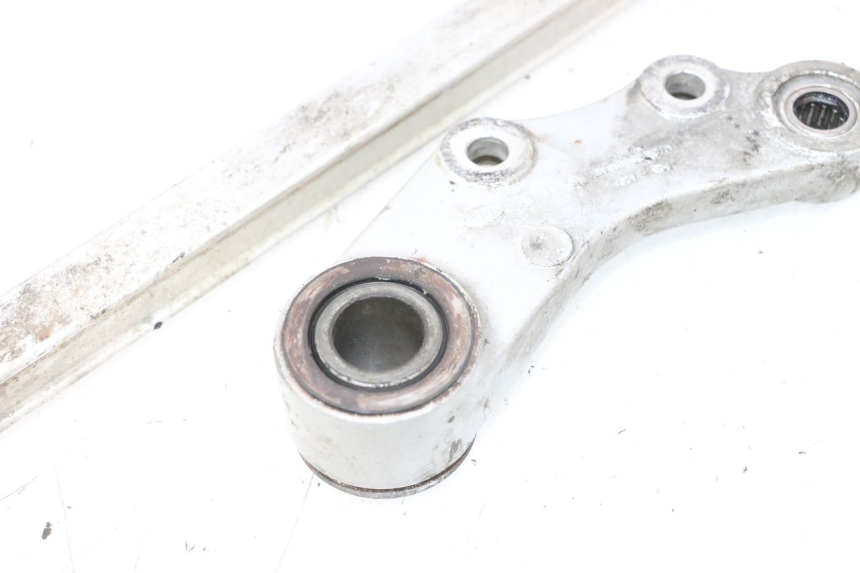 photo de ACHTERREMKLEMSTEUN KAWASAKI GPX F ZX750F 750 (1986 - 1990) - Detail van het onderdeel