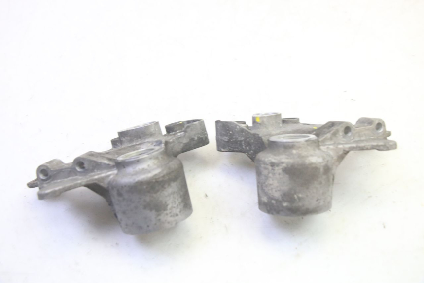 photo de VOORREM KLEMSTEUN PIAGGIO MP3 HPE 350 (2018 - 2020) - Detail van het onderdeel