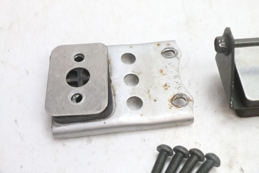 photo de TANKSTEUN YAMAHA FJR 1300 (2001 - 2005) - Detail van het onderdeel