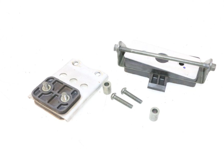 photo de TANKSTEUN YAMAHA FJR 1300 (2001 - 2005) - Detail van het onderdeel