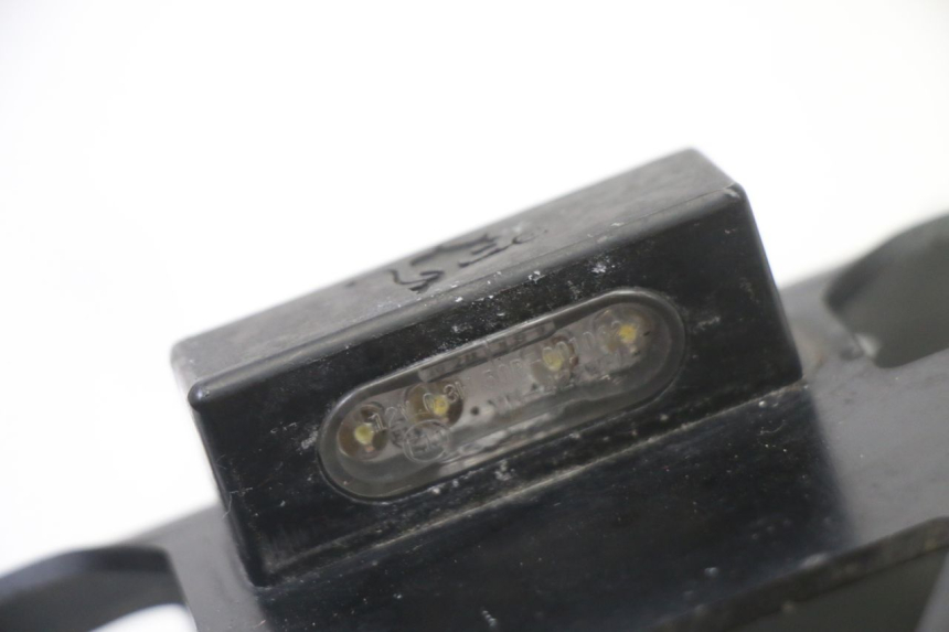 photo de PLAATHOUDER SUZUKI GSR 750 (2011 - 2017) - Bevestigingspunten