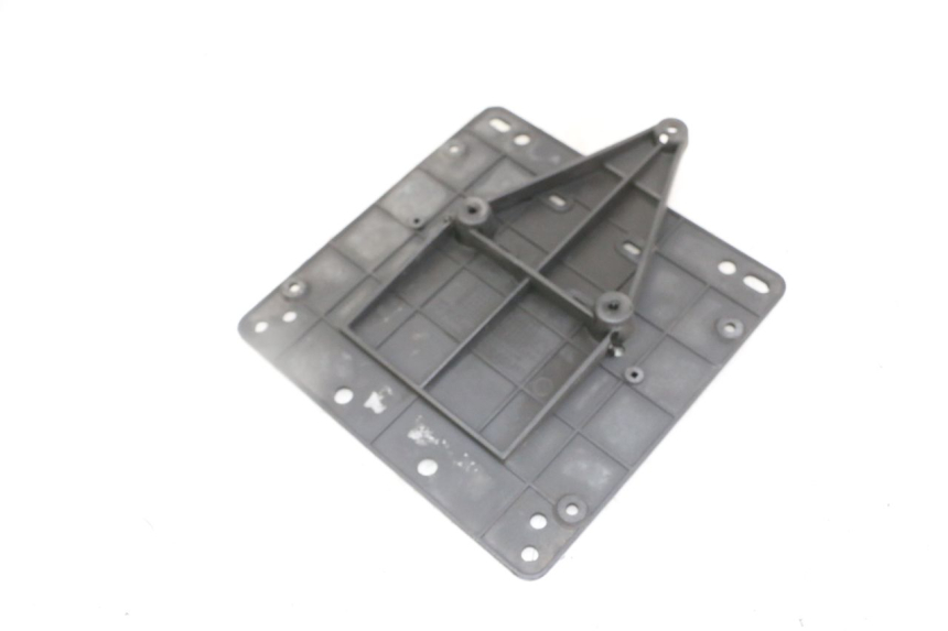 photo de PLAATHOUDER PIAGGIO IE MP3 YOURBAN 300 (2011 - 2016) - Detail van het onderdeel