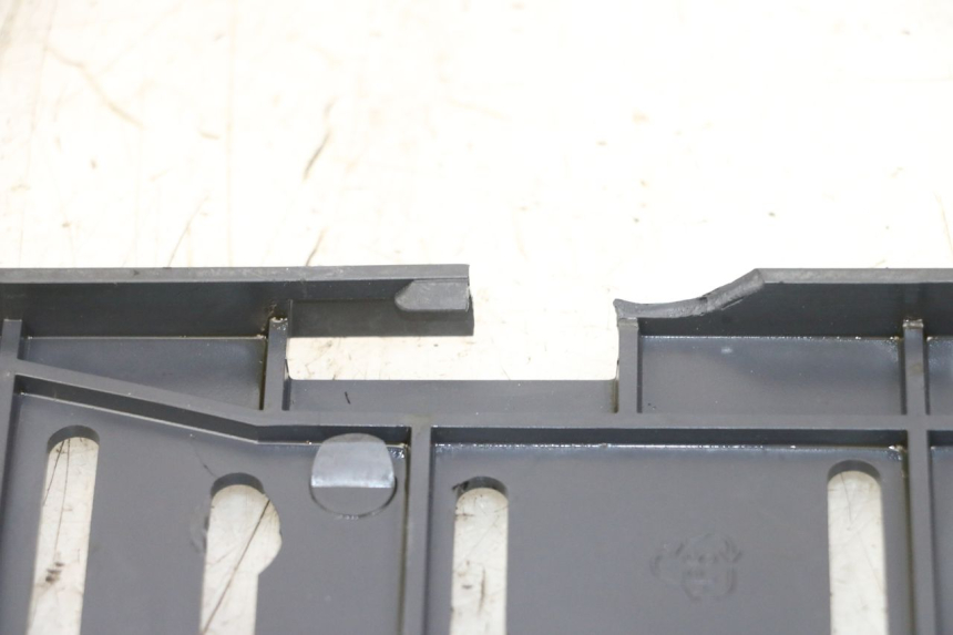 photo de PLAATHOUDER KAWASAKI GTR 1000 (1994 - 2004) - Detail van het onderdeel