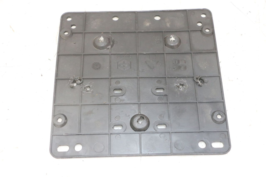 photo de PLAATHOUDER GILERA NEXUS 125 (2009 - 2013) - Detail van het onderdeel