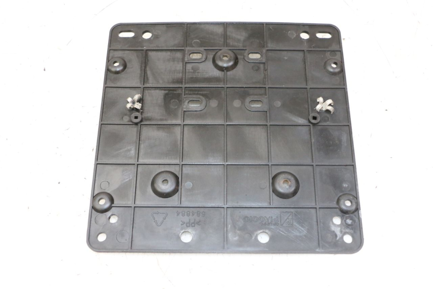 photo de PLAATHOUDER PIAGGIO MP3 LT 400 (2007 - 2012) - Detail van het onderdeel