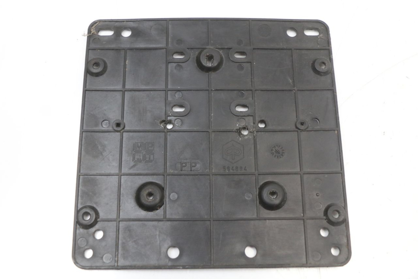 photo de PLAATHOUDER PIAGGIO XEVO - X EVO 125 (2007 - 2017) - Detail van het onderdeel