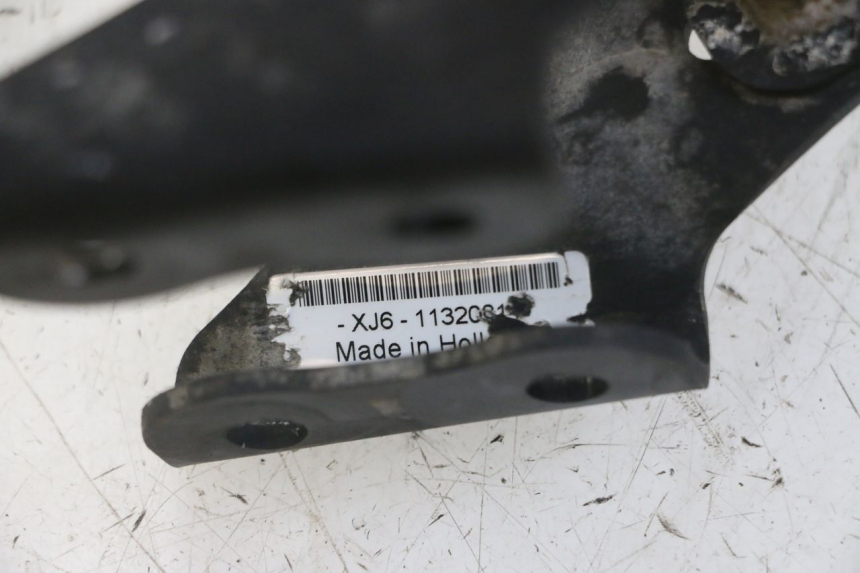 photo de PLAATHOUDER YAMAHA XJ6 ABS 600 (2008 - 2016) - Detail van het onderdeel