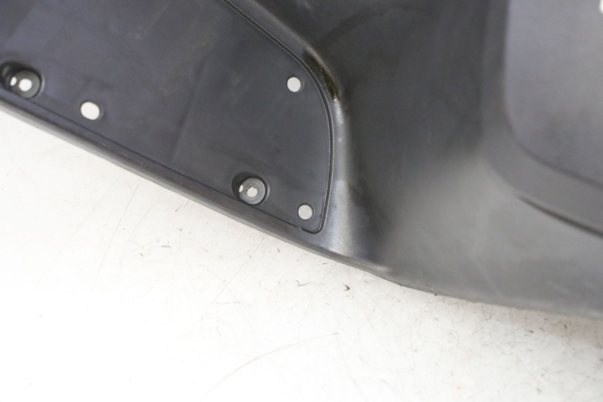 photo de BINNENSCHERM SUZUKI BURGMAN 125 (2007 - 2014) - Bevestigingspunten