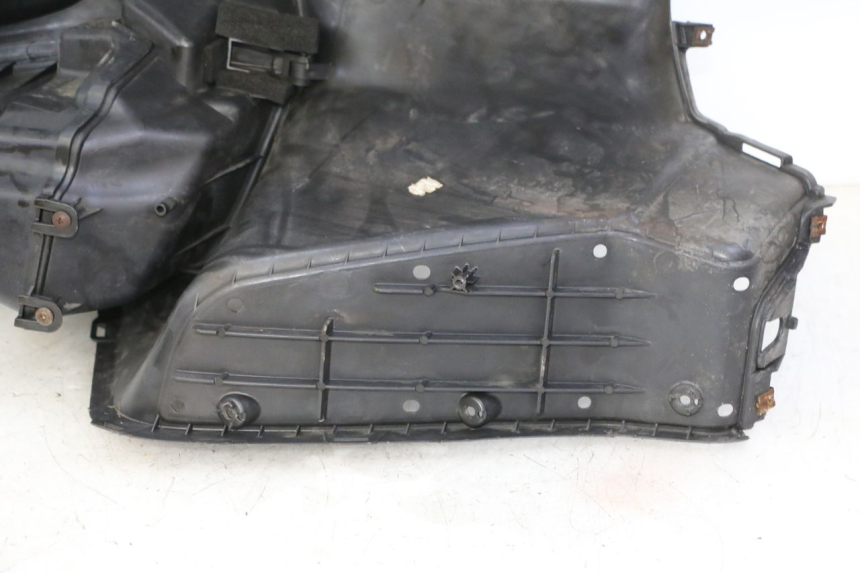 photo de BINNENSCHERM SUZUKI BURGMAN 125 (2007 - 2014) - Bevestigingspunten