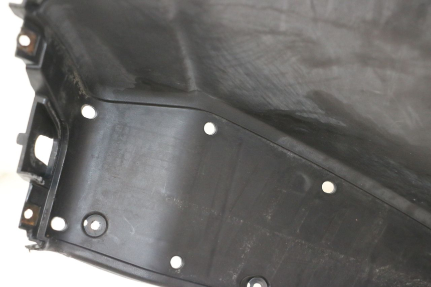 photo de BINNENSCHERM SUZUKI BURGMAN 125 (2007 - 2014) - Bevestigingspunten