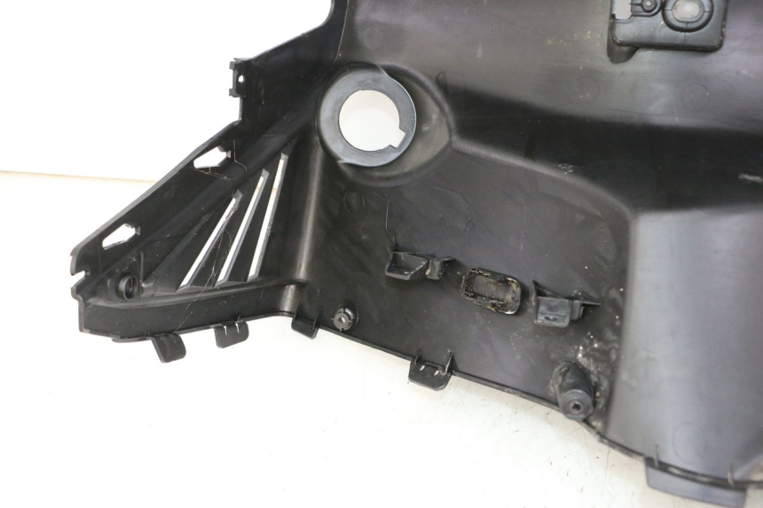 photo de BINNENSCHERM PEUGEOT CITYSTAR 50 (2013 - 2017) - Bevestigingspunten