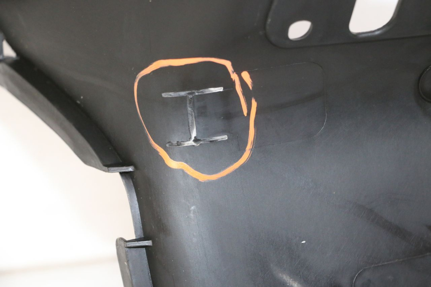 photo de BINNENSCHERM KYMCO DINK STREET 125 (2009 - 2014) - Bevestigingspunten